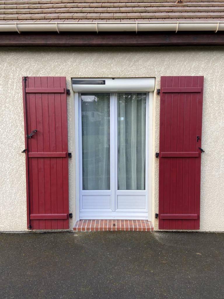Acheter des volets battants ou coulissants Correze Fermetures, en bois ou alu, personnalisables, avec garantie 10 ans pour une tranquillité assurée Terres de caux 76 en Seine Maritime