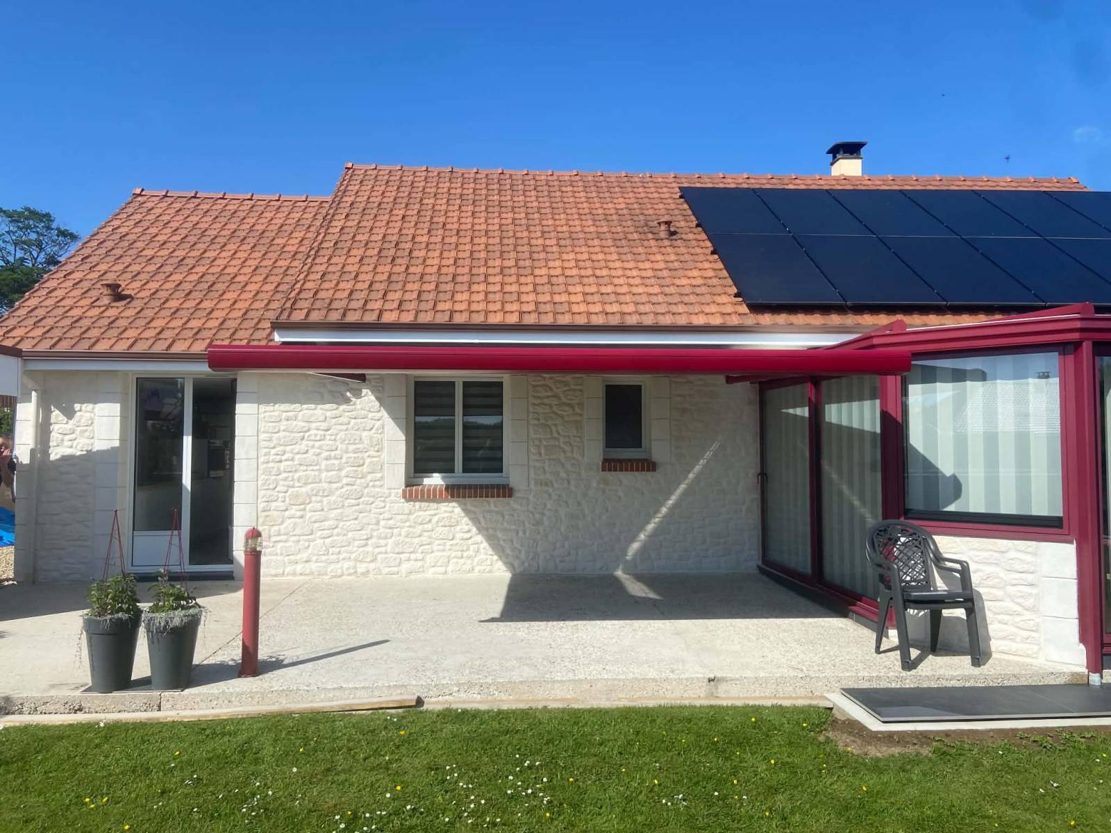 Entreprise de menuiserie secteur Fécamp : installation d'un store banne