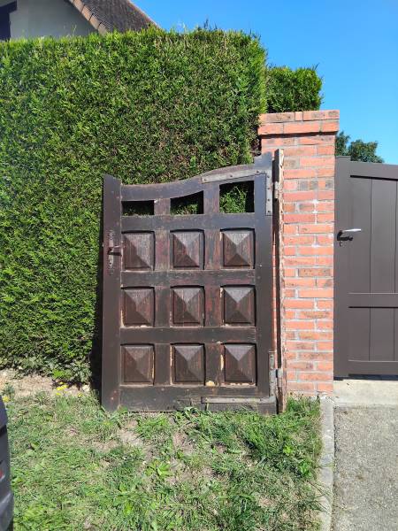 Remplacement d'un portillon en bois par un portillon en aluminium RAL 0477 marron de chez CLOSURA, garantie 25 ans à Goderville (76)