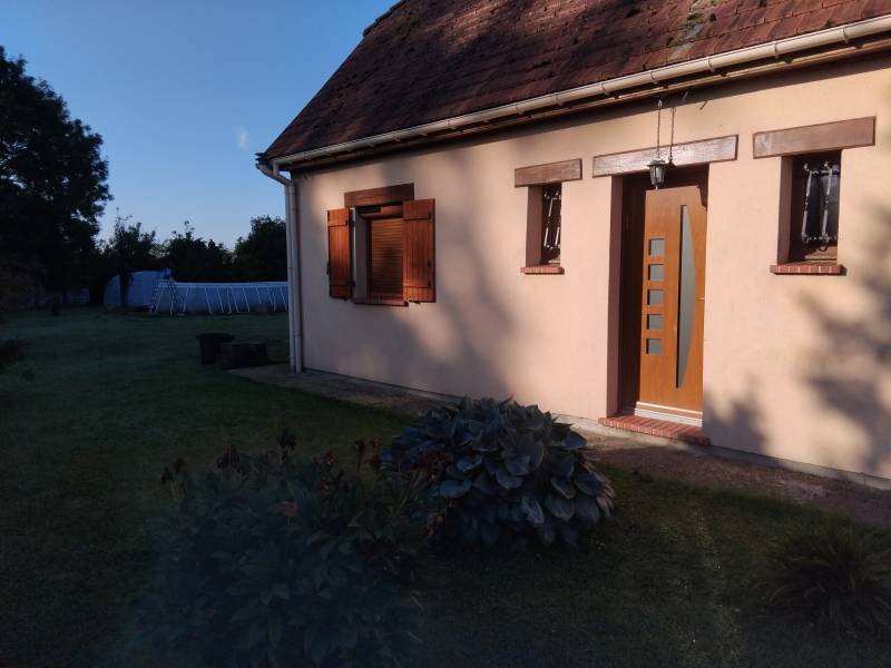 Entreprise RGE: installation de volets battants à barres en PVC chêne doré de chez CORREZE FERMETURES, sur le secteur de Fécamp (76)