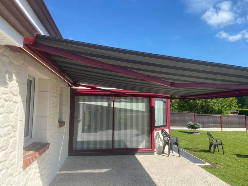 Entreprise de menuiserie secteur Fécamp : installation d'un store banne