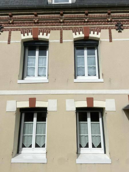 Pose de volets roulants solaires en 7016 gris anthracite de chez FLO sur le secteur de Fécamp (76)