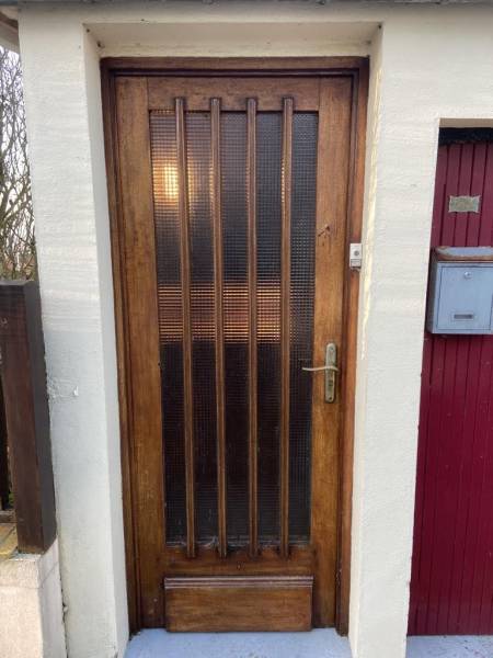 Artisan menuisier sur le secteur de Toussaint (76) pour la pose d'une porte d'entrée en PVC blanc vitrée