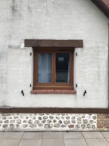 Pose sur devis de volets battants PVC coloris chêne doré par nos artisans menuisiers sur Étretat 76